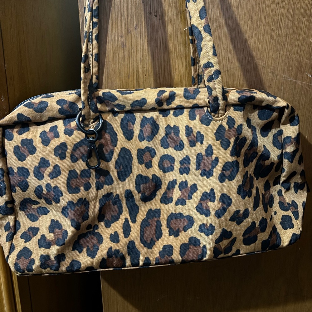 Leopard Baggu Bowler